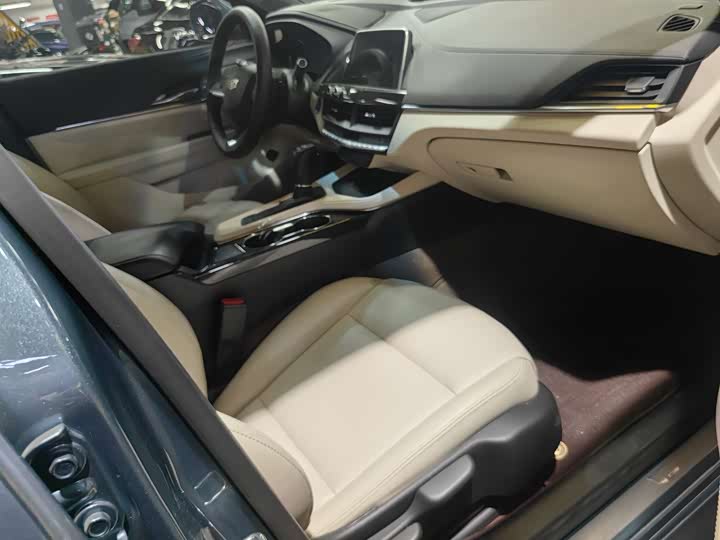 Фото 13 - Cadillac CT4