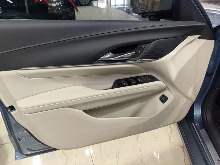 Фото 6 - Cadillac CT4