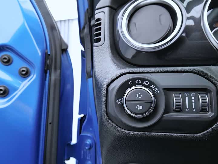 Фото 10 - Jeep Wrangler