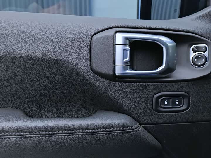 Фото 14 - Jeep Wrangler