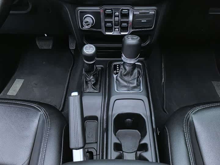 Фото 15 - Jeep Wrangler