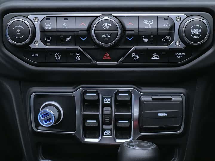 Фото 16 - Jeep Wrangler