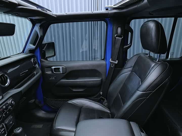 Фото 17 - Jeep Wrangler