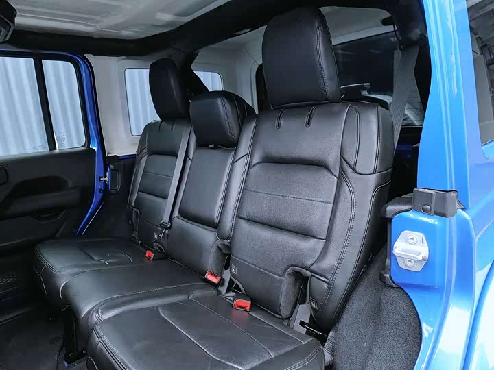 Фото 24 - Jeep Wrangler