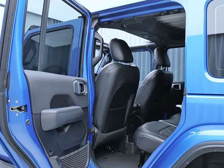 Фото 25 - Jeep Wrangler