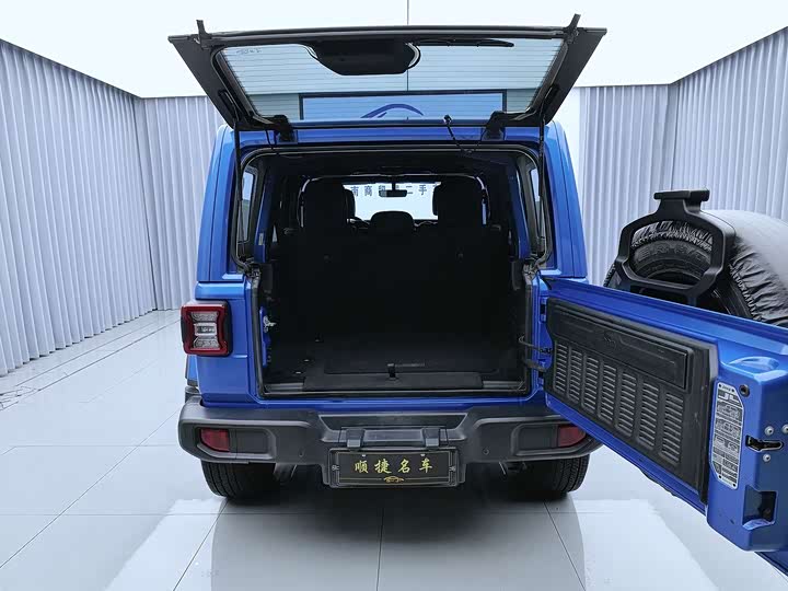 Фото 28 - Jeep Wrangler