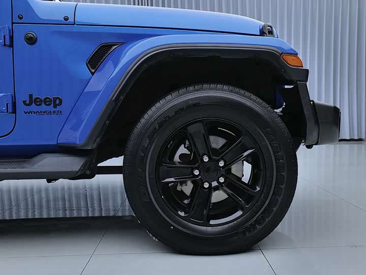Фото 4 - Jeep Wrangler
