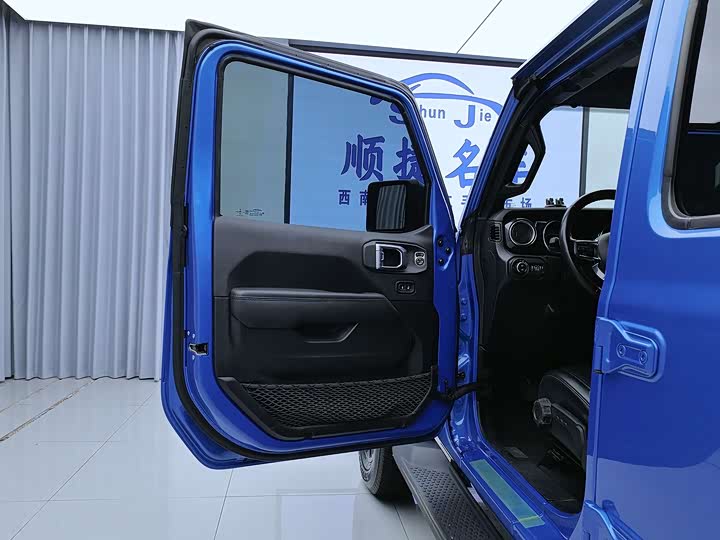 Фото 8 - Jeep Wrangler