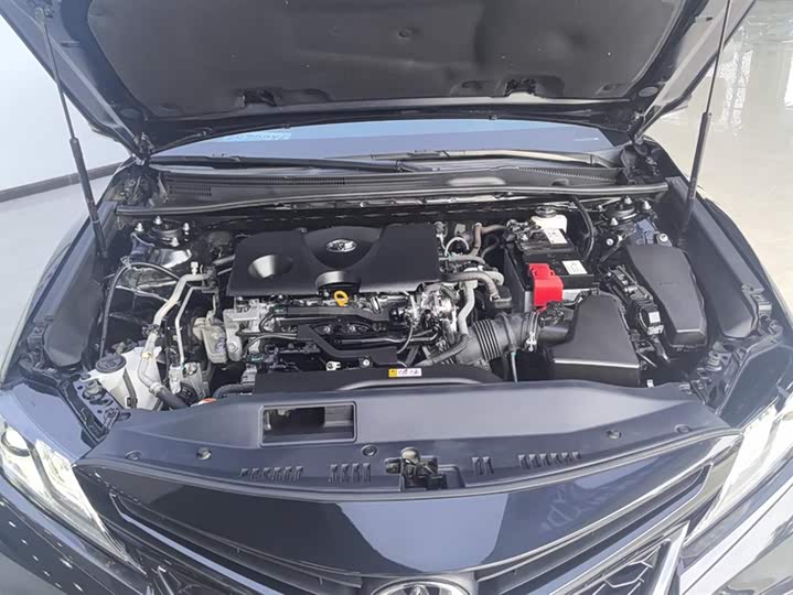 Фото 10 - Toyota Camry