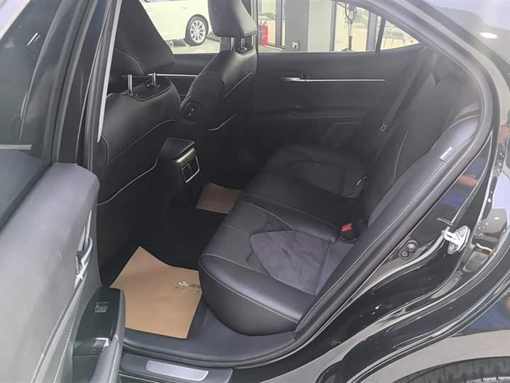 Фото 11 - Toyota Camry