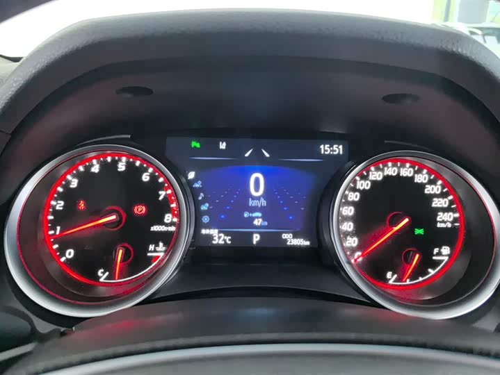 Фото 14 - Toyota Camry