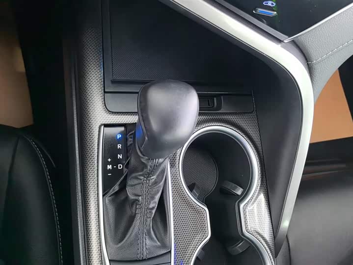 Фото 16 - Toyota Camry