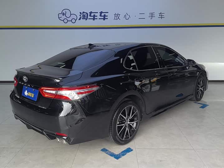 Фото 3 - Toyota Camry