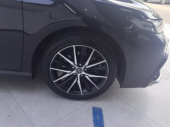 Фото 6 - Toyota Camry