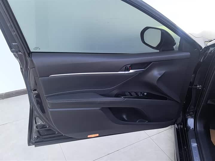 Фото 7 - Toyota Camry