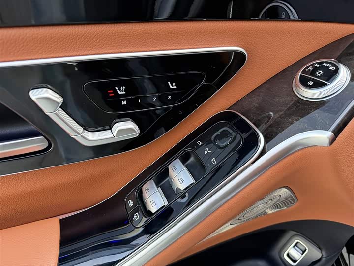 Фото 15 - Mercedes-Benz S-Class