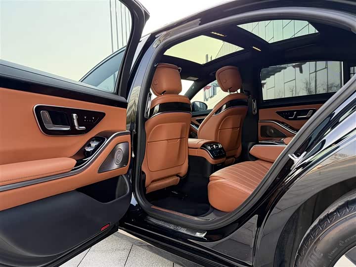 Фото 17 - Mercedes-Benz S-Class