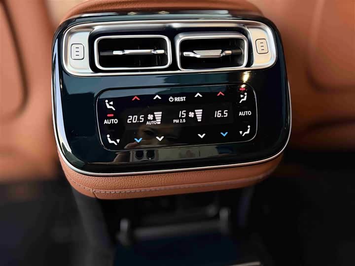 Фото 19 - Mercedes-Benz S-Class