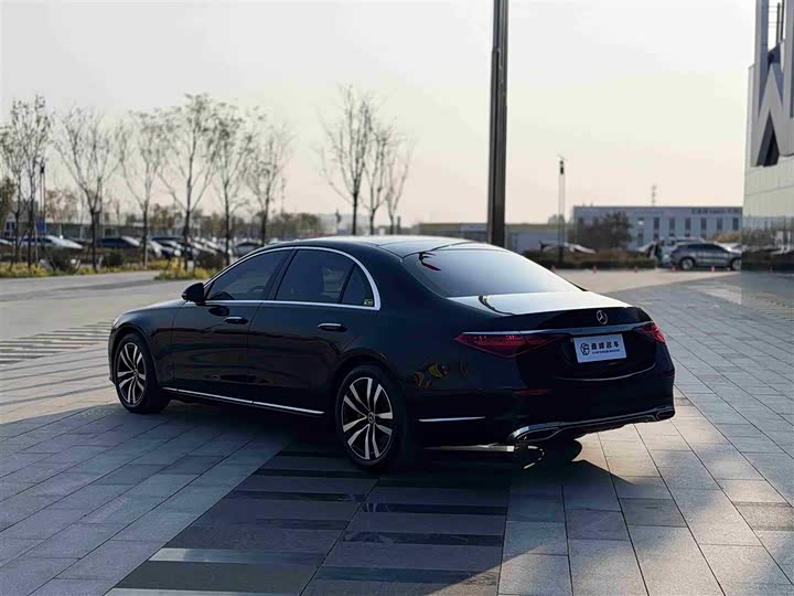 Фото 27 - Mercedes-Benz S-Class