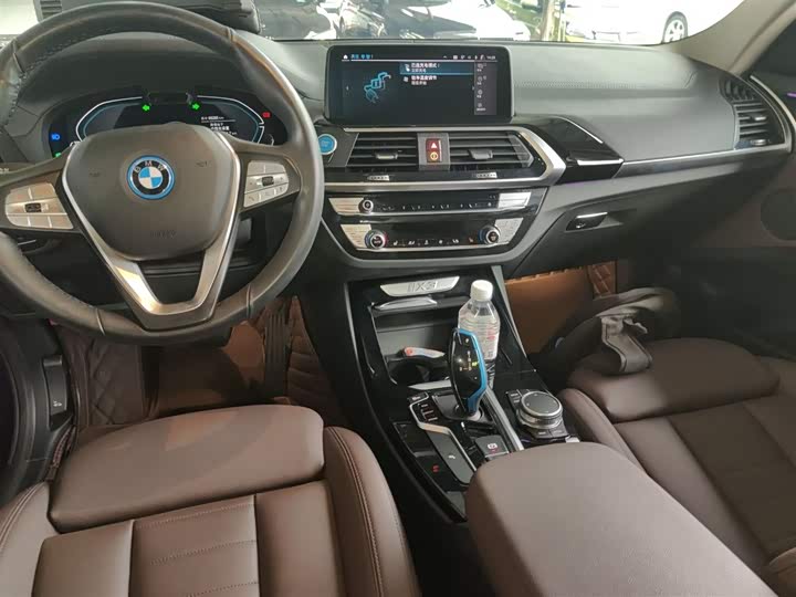 Фото 10 - BMW iX3