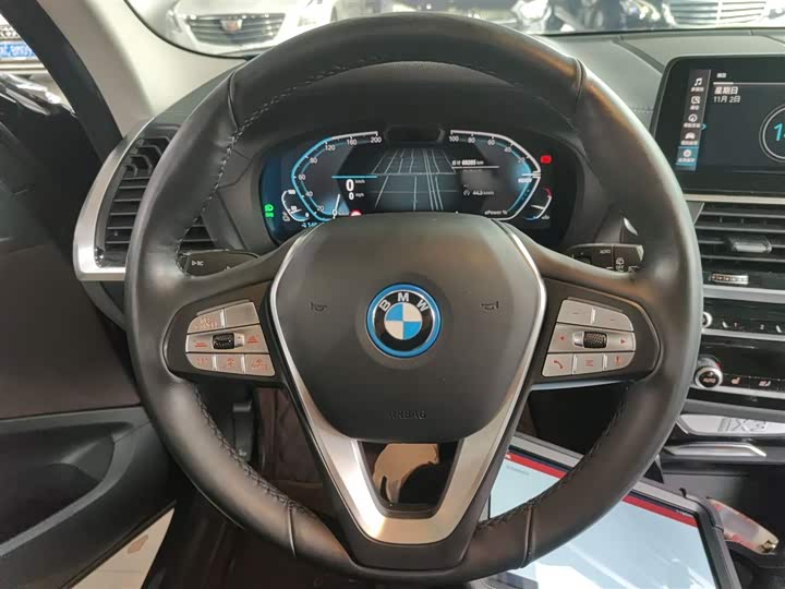 Фото 11 - BMW iX3