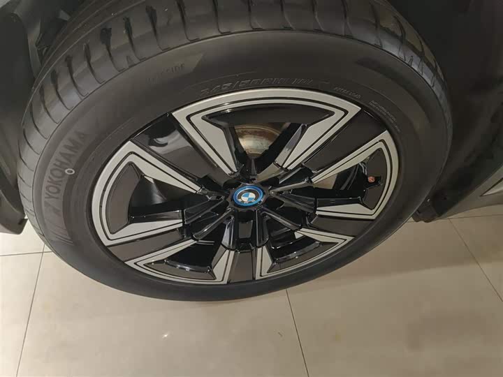 Фото 23 - BMW iX3