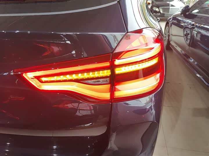Фото 8 - BMW iX3