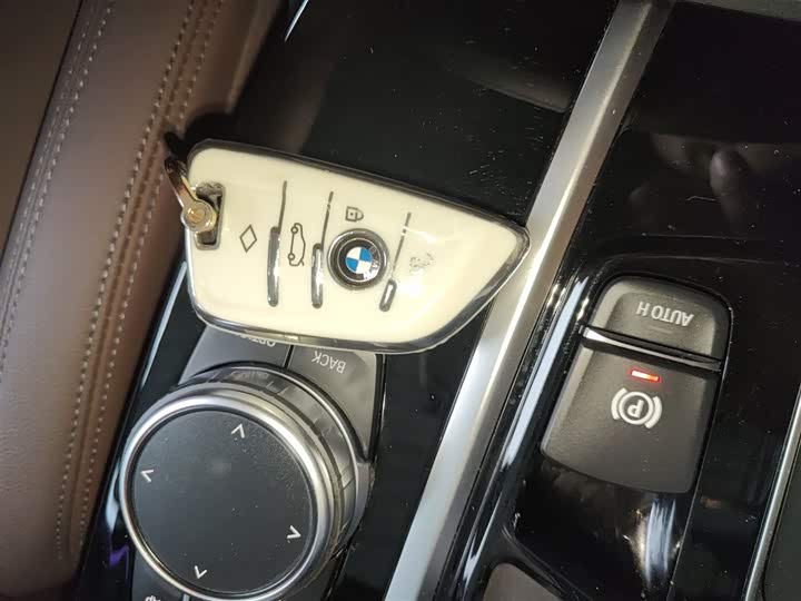 Фото 9 - BMW iX3