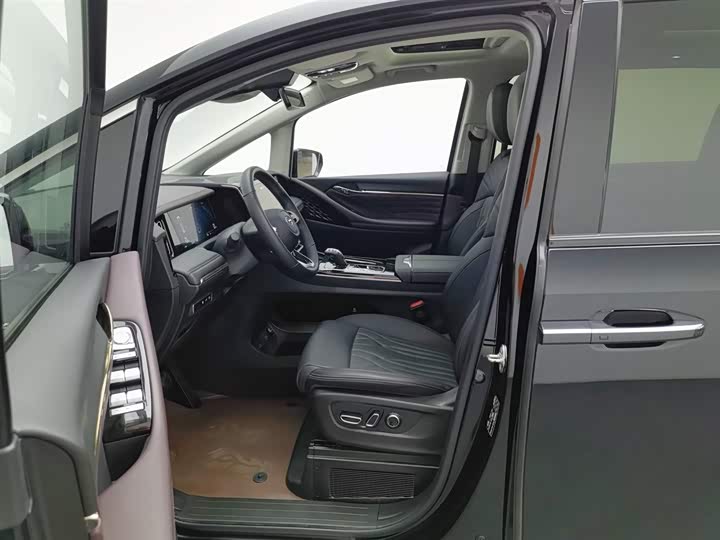 Фото 10 - GAC Trumpchi M8