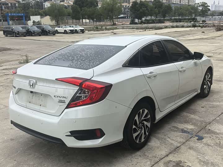 Фото 9 - Honda Civic