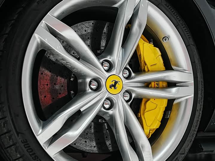 Фото 7 - Ferrari 296