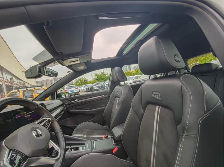 Фото 10 - Volkswagen Golf