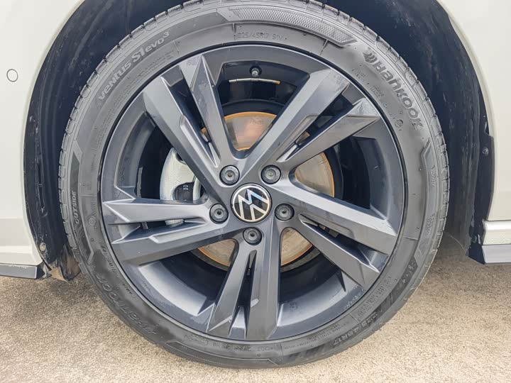 Фото 13 - Volkswagen Golf