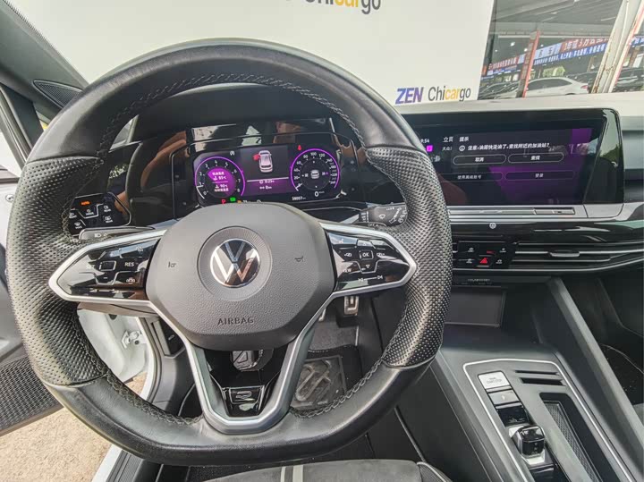 Фото 8 - Volkswagen Golf