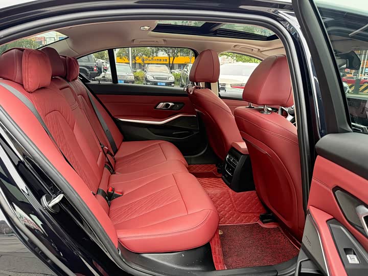 Фото 22 - BMW 3 Series