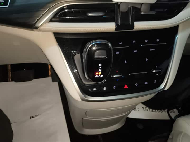 Фото 13 - Buick GL8 ES