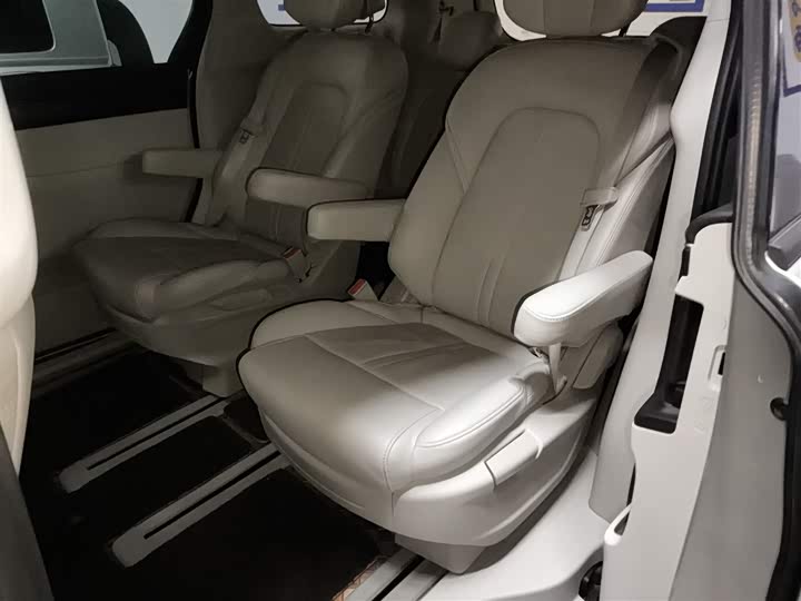 Фото 16 - Buick GL8 ES