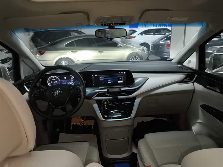 Фото 9 - Buick GL8 ES