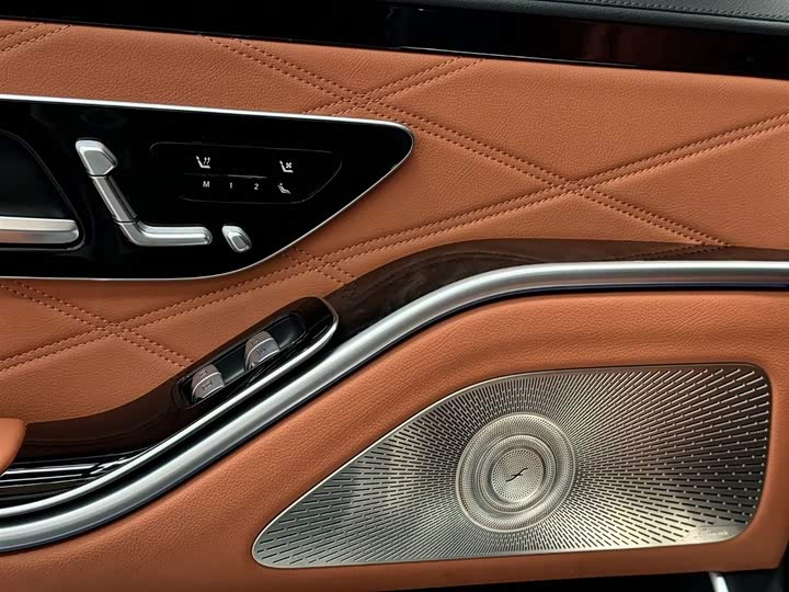 Фото 16 - Mercedes-Benz Maybach S-Class