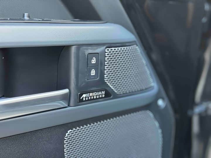 Фото 12 - Land Rover Defender