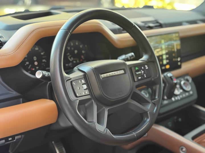 Фото 16 - Land Rover Defender