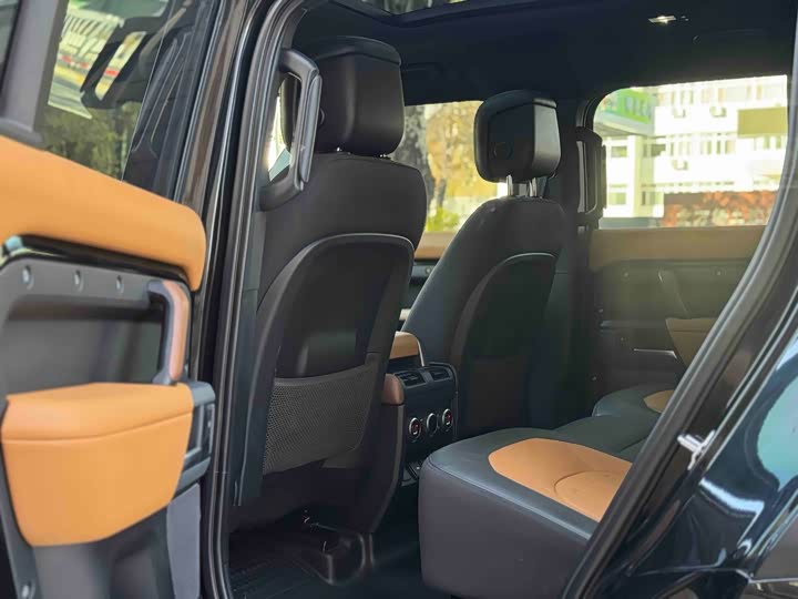 Фото 19 - Land Rover Defender