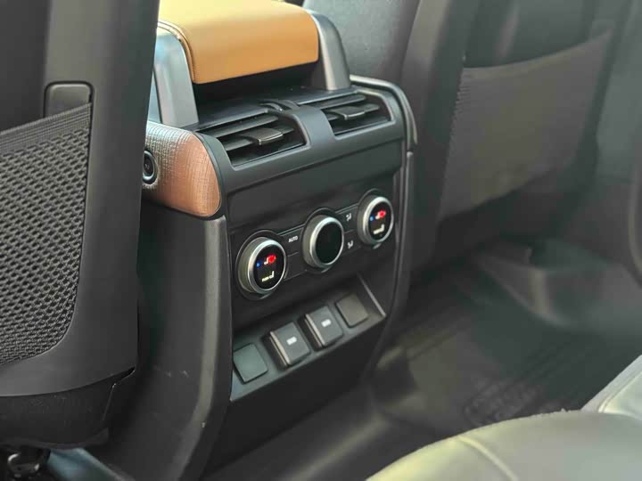 Фото 30 - Land Rover Defender