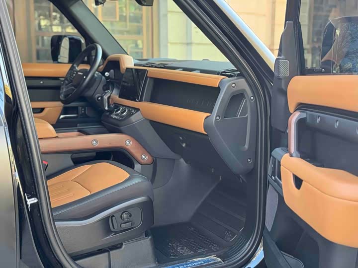 Фото 32 - Land Rover Defender