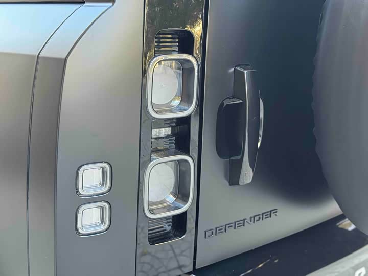 Фото 34 - Land Rover Defender