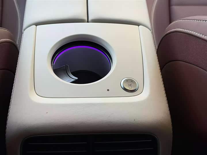 Фото 16 - Mercedes-Benz Maybach GLS