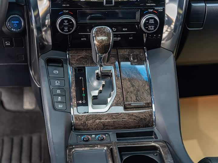 Фото 14 - Toyota Alphard