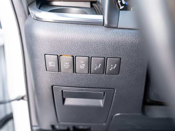 Фото 23 - Toyota Alphard