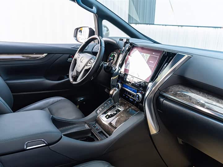 Фото 24 - Toyota Alphard