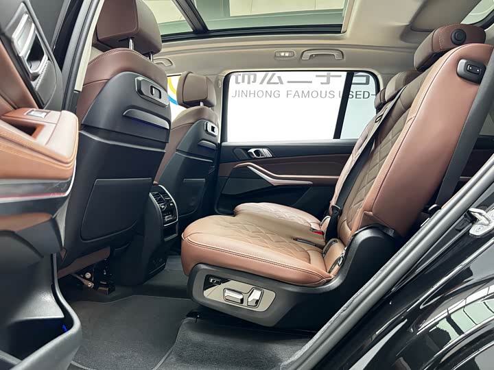 Фото 14 - BMW X7